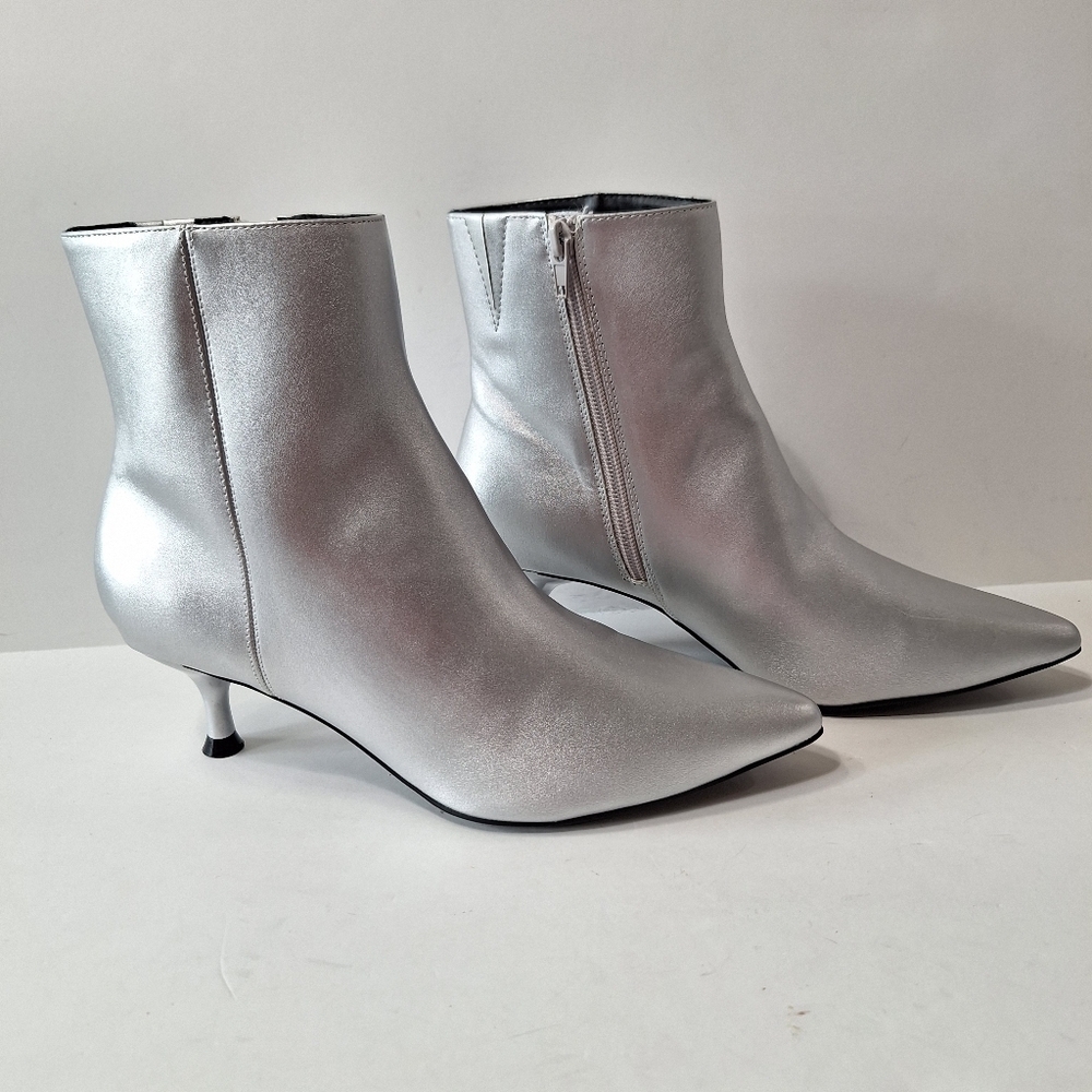 Rachel Zoe "NEW" Silver Metallic Vegan Leather Retro Bohemian Heel Boots Size 8
